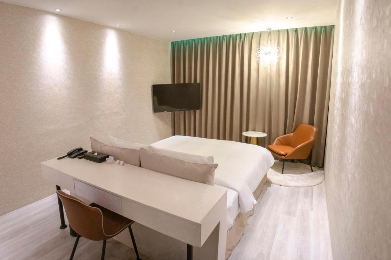 Fifth Avenue Motel Taichung Luaran gambar